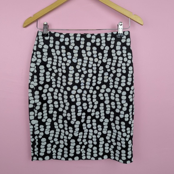 Ann Taylor Factory Petite Black & White Nebulous Blob Pattern Mini Pencil Skirt - Picture 1 of 5